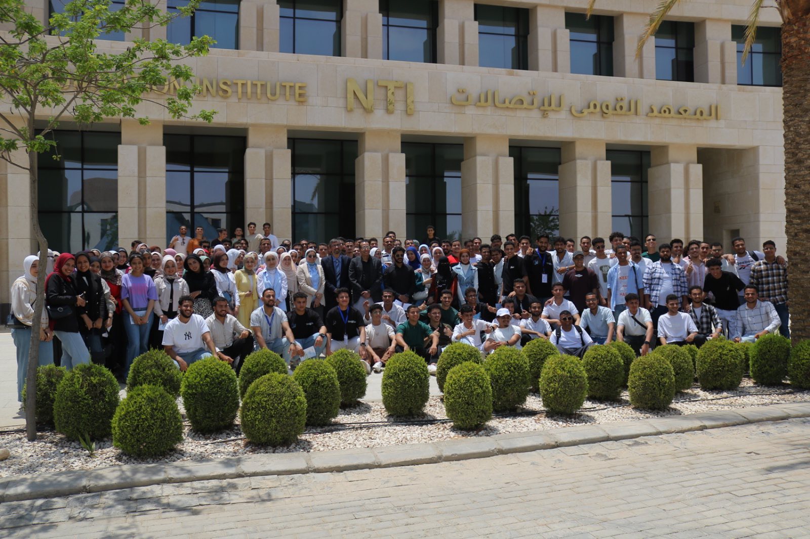 طلاب جامعة الدلتا التكنولوجية في زيارة علمية ميدانية للمعهد القومي للإتصالات بمدينة المعرفة