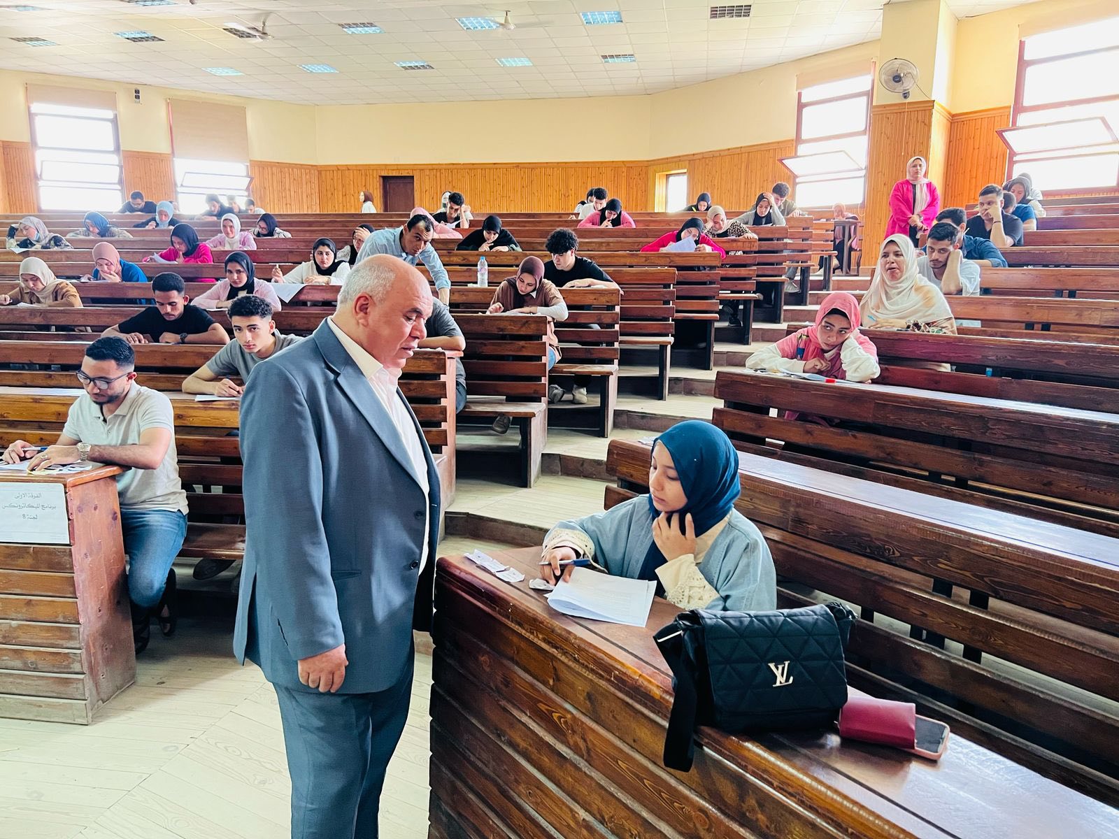 رئيس جامعة الدلتا التكنولوجية يتفقد سير اختبارات نهاية العام الجامعى ٢٠٢٥/٢٠٢٤
