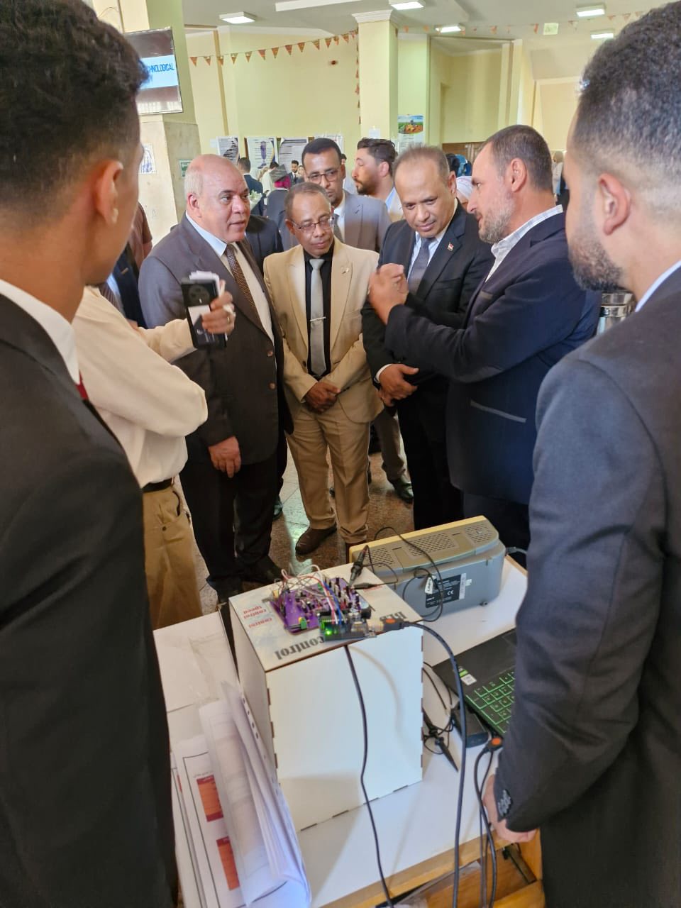 مشروعات التخرج لبرنامج تكنولوجيا الأوتوترونكس للعام الجامعى ٢٠٢٥/٢٠٢٤ م 