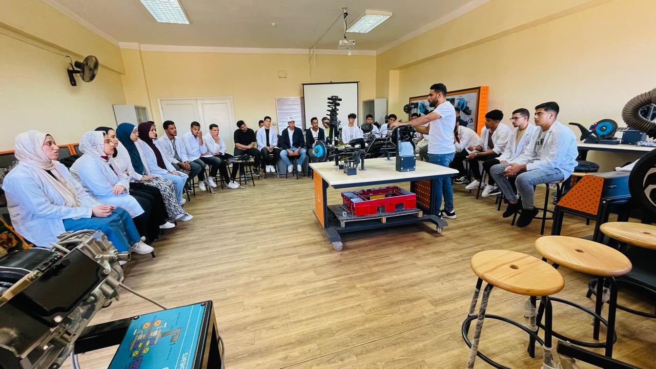 تدريب يقود للتميز… تأهيل طلاب تكنولوجيا الاوتوترونكس نحو مستقبل ذكى