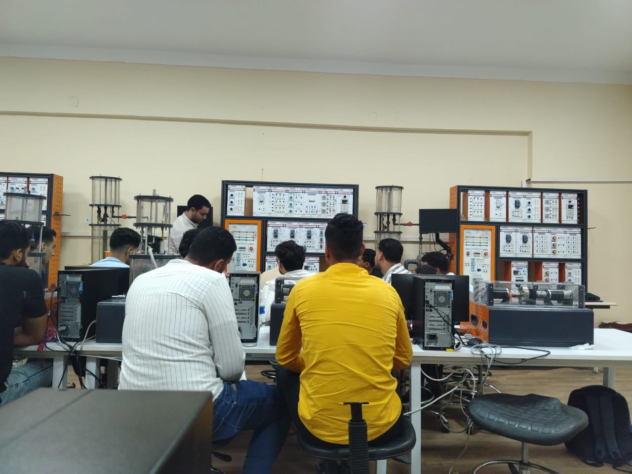 إعداد جيل مبدع يقود مستقبل الصناعة الذكية