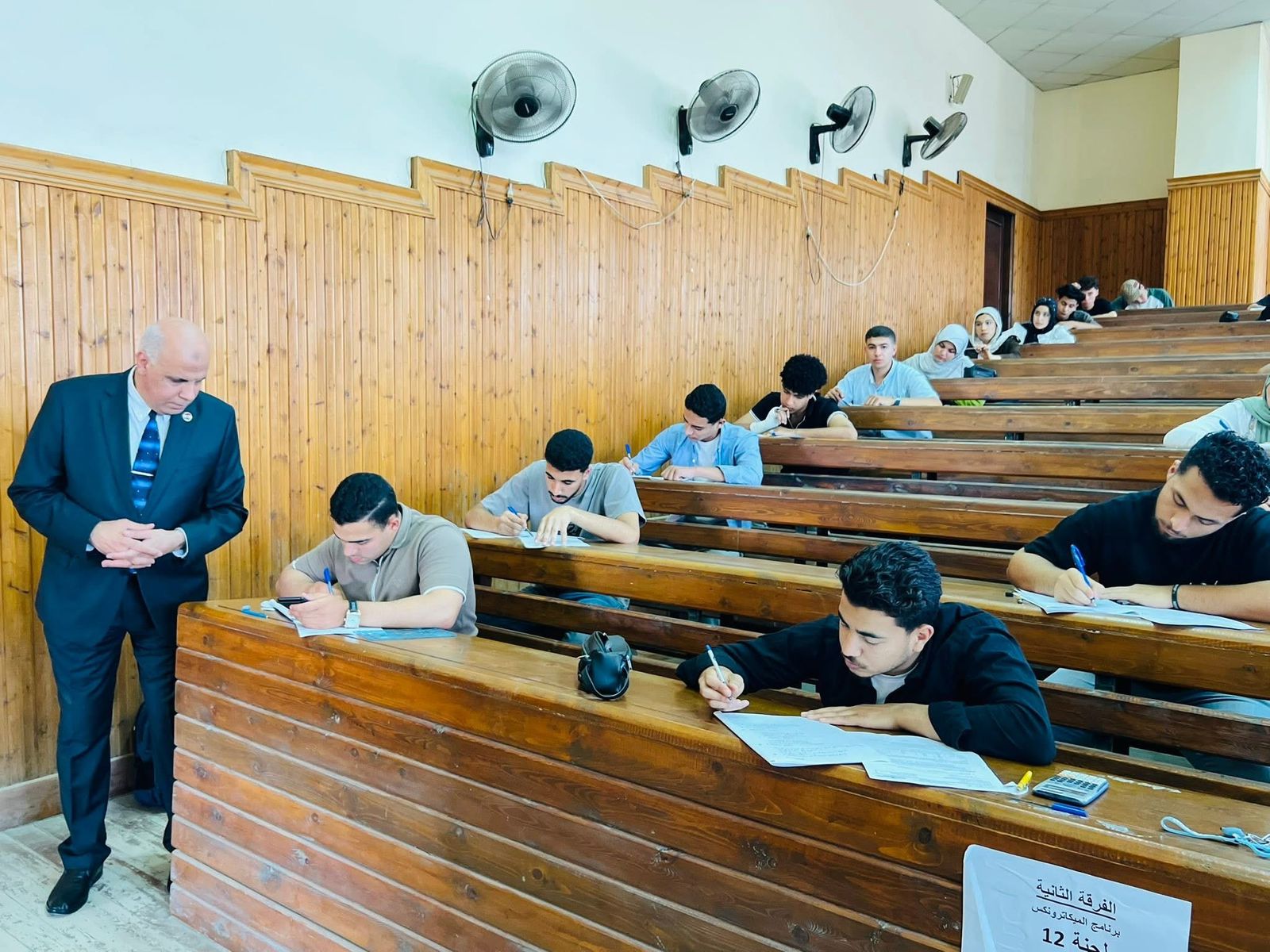 متابعة مستمرة لرئيس الجامعة لاختبارات نهاية الفصل الدراسي الثاني